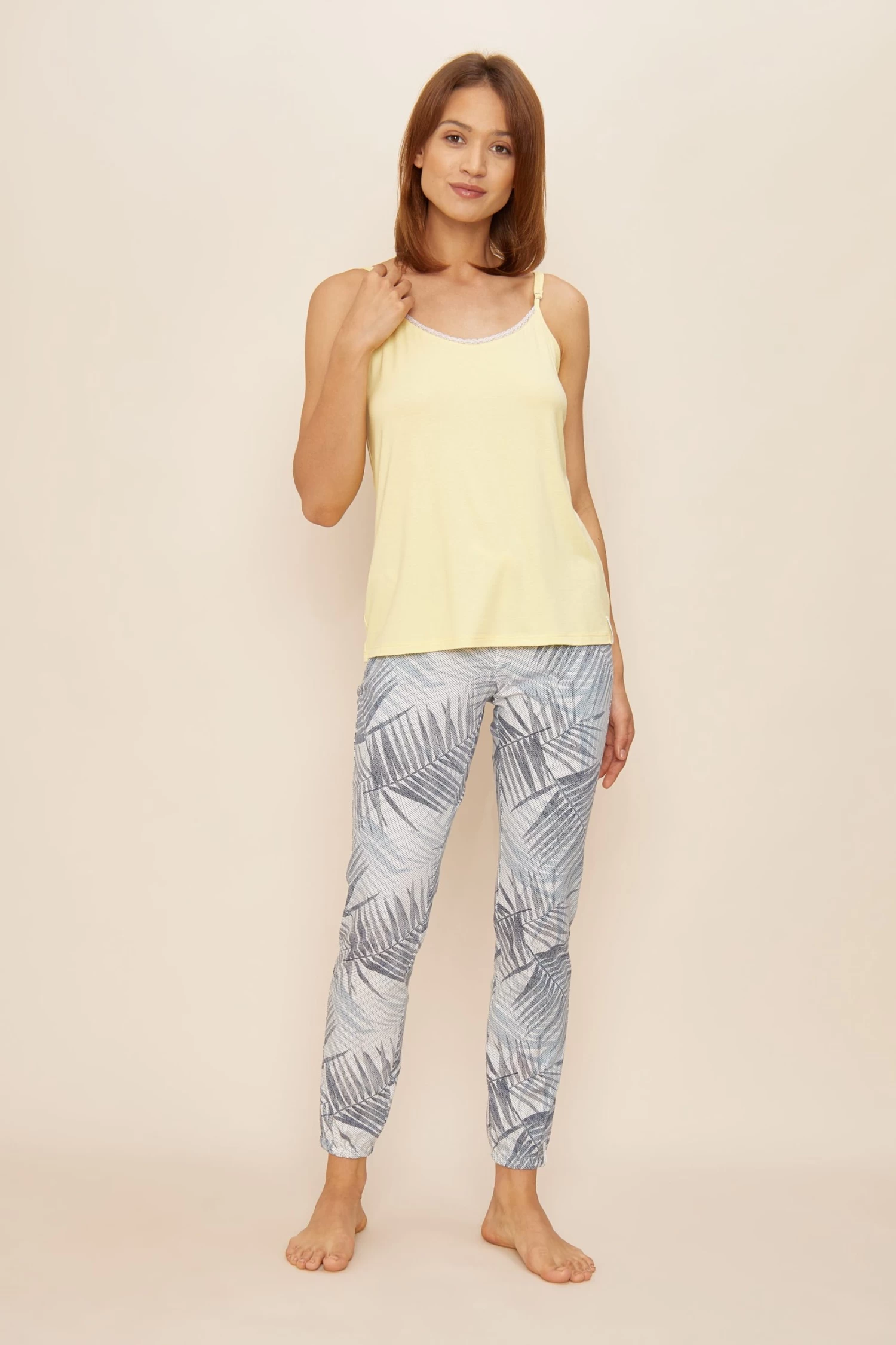 Loungehose Im Palmenprint Mit Kontrastdetail In Pastell-Gelb Mix Und MatchBaumwolle/Elasthan 4 Loungehose Im Palmenprint Mit Kontrastdetail In Pastell-Gelb Mix Und MatchBaumwolle/Elasthan - Image 4