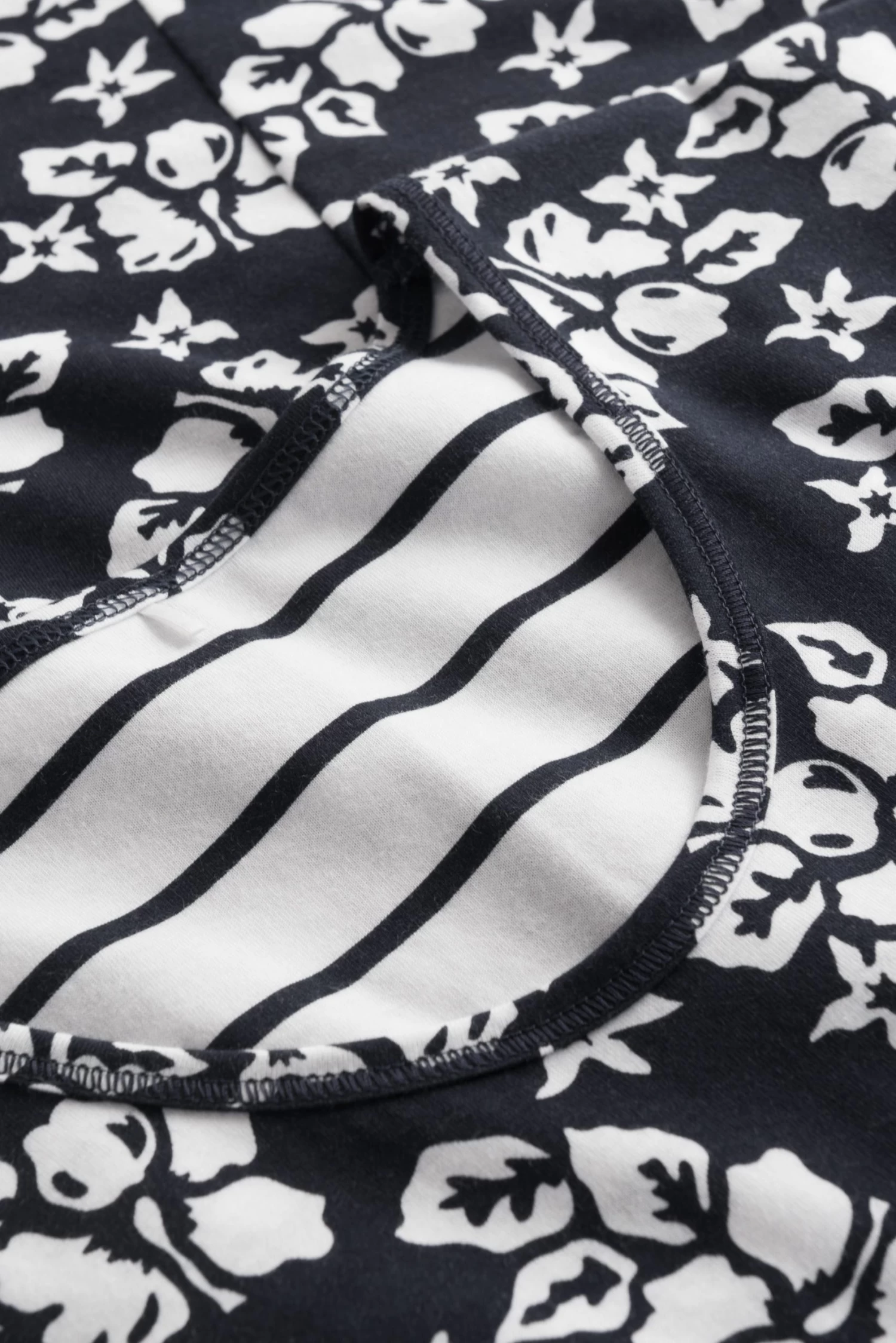 Bigshirt Im Blumenprint Marineblau 100% Baumwolle 4 Bigshirt Im Blumenprint Marineblau 100% Baumwolle - Image 4