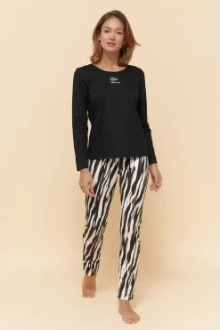 Langarmshirt Mit Schriftzug "love Yourself, Love The Planet" Schwarz 100% Bio-Baumwolle 10 Langarmshirt Mit Schriftzug "love Yourself, Love The Planet" Schwarz 100% Bio-Baumwolle -Pyjamas Für Zuhause 1223405 10995 3