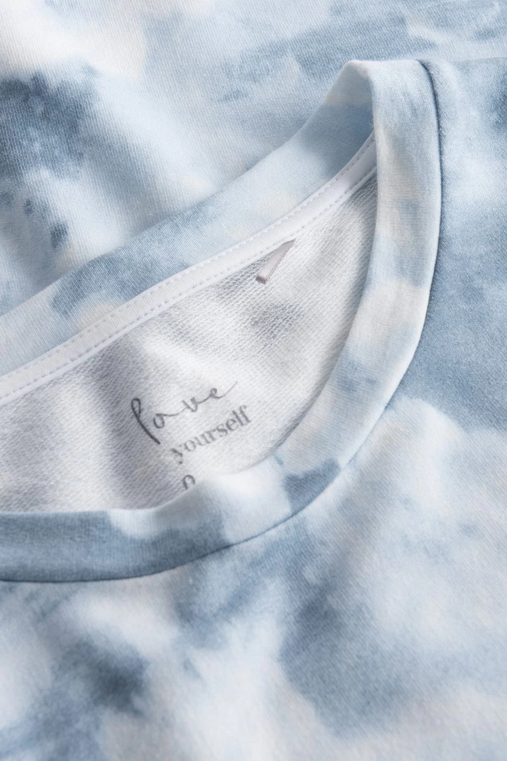 Sweatshirt Im Blauen Batik-Druck Loungeshirt Bio-Baumwolle/Elasthan 5 Sweatshirt Im Blauen Batik-Druck Loungeshirt Bio-Baumwolle/Elasthan - Image 5