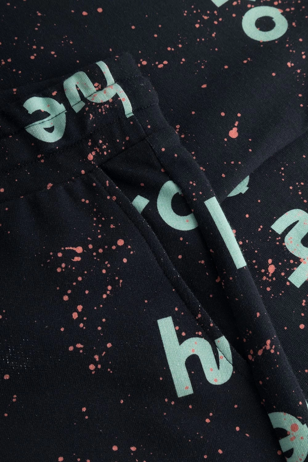 Sweathose Im Motivdruck "hero" Auf Farbspritzern Schwarz Mix & Match Bio-Baumwolle/Elasthan 6 Sweathose Im Motivdruck "hero" Auf Farbspritzern Schwarz Mix & Match Bio-Baumwolle/Elasthan - Image 6