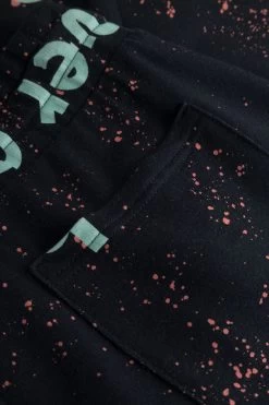 Sweathose Im Motivdruck "hero" Auf Farbspritzern Schwarz Mix & Match Bio-Baumwolle/Elasthan 13 Sweathose Im Motivdruck "hero" Auf Farbspritzern Schwarz Mix & Match Bio-Baumwolle/Elasthan -Pyjamas Für Zuhause 1223446 16351 6