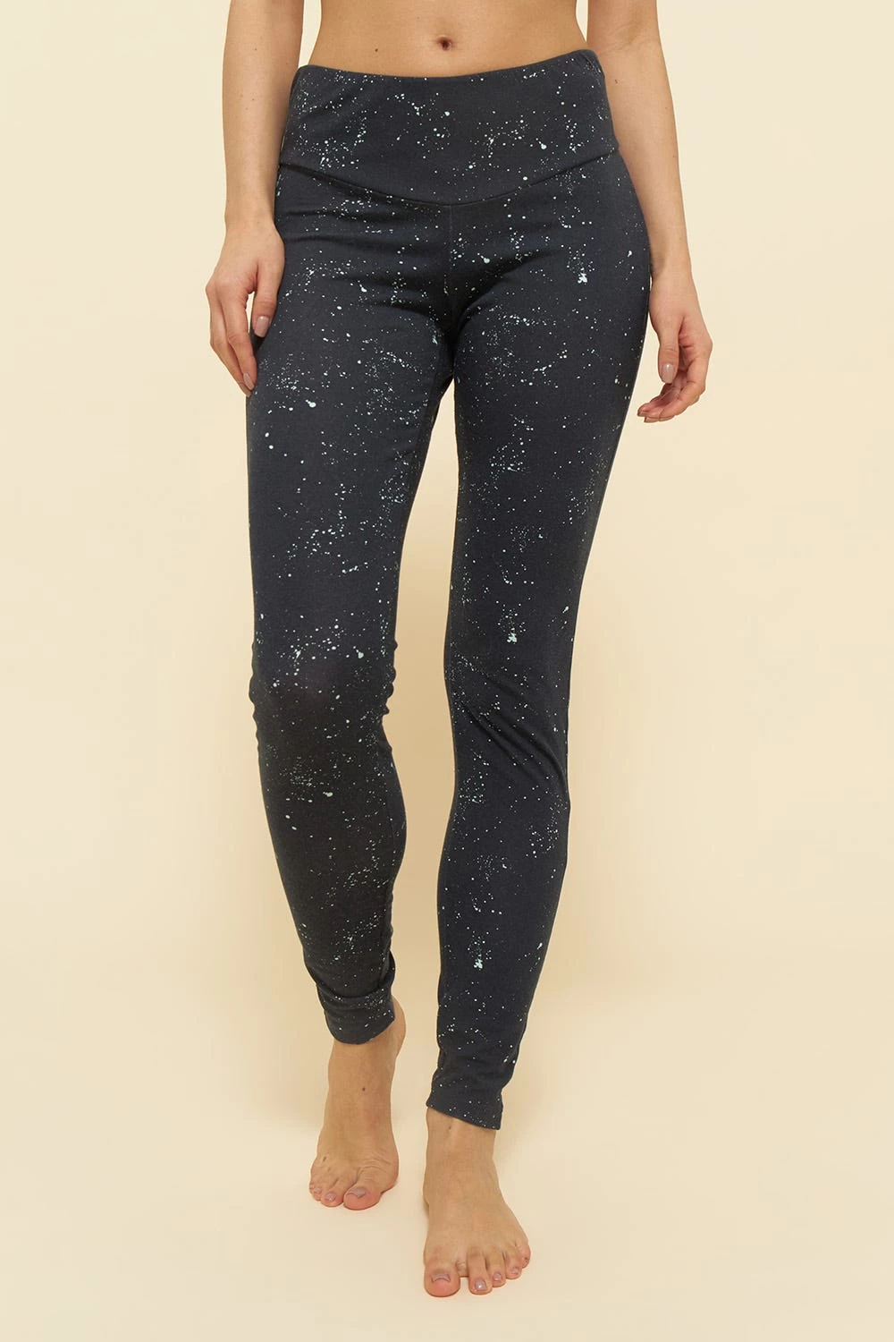 Leggings Im Farbspritzer-Druck Schwarz Loungehose Mix & Match Bio-Baumwolle/Elasthan 1 Leggings Im Farbspritzer-Druck Schwarz Loungehose Mix & Match Bio-Baumwolle/Elasthan