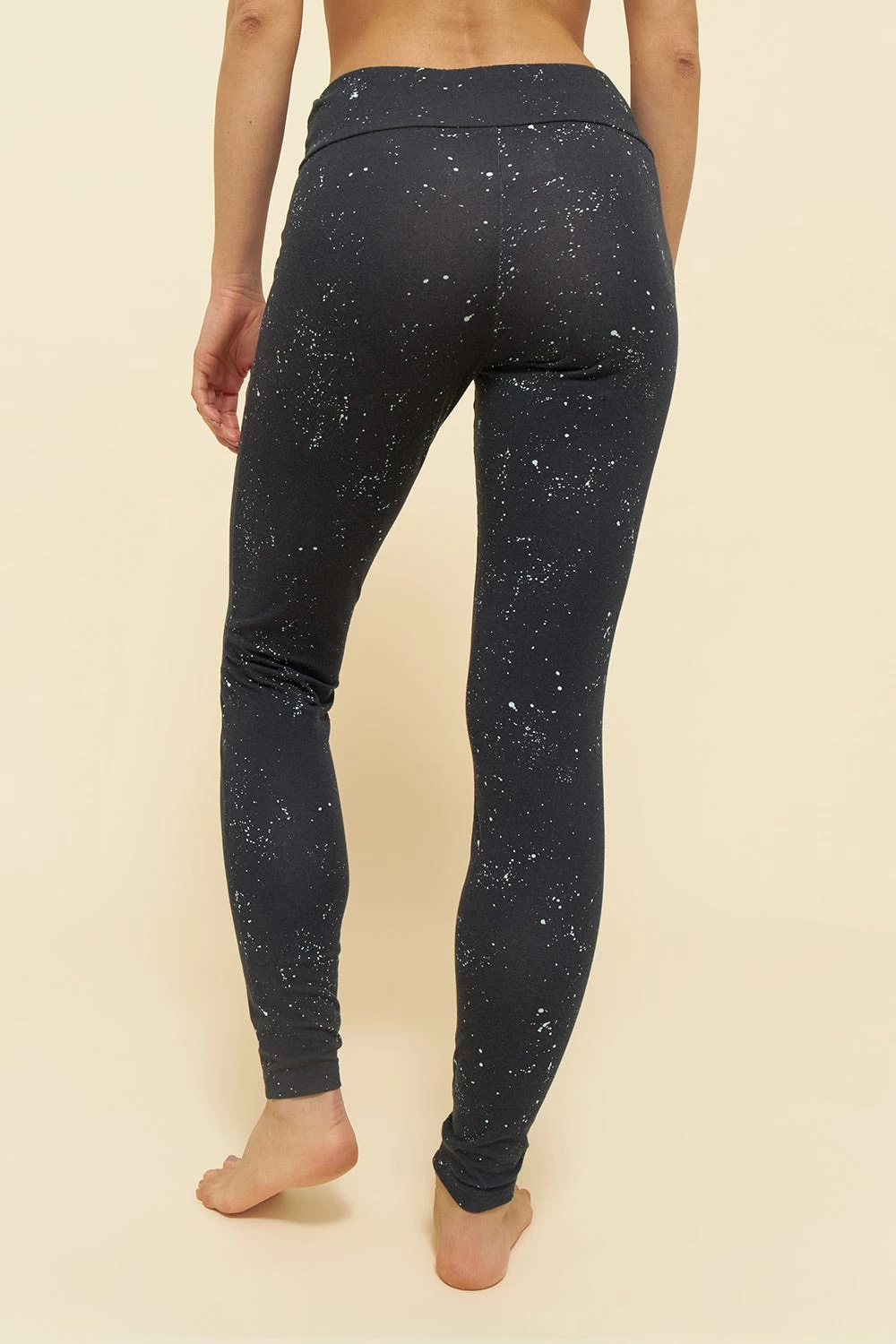 Leggings Im Farbspritzer-Druck Schwarz Loungehose Mix & Match Bio-Baumwolle/Elasthan 3 Leggings Im Farbspritzer-Druck Schwarz Loungehose Mix & Match Bio-Baumwolle/Elasthan - Image 3