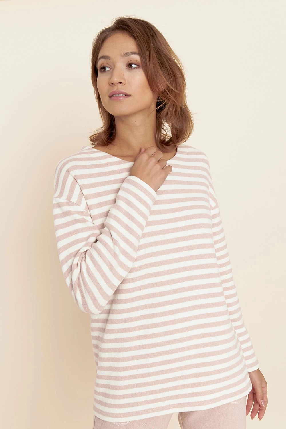 Hausanzug Mit Ringeldruck In Rosa-Weiß Strickqualität Materialmix 4 Hausanzug Mit Ringeldruck In Rosa-Weiß Strickqualität Materialmix - Image 4