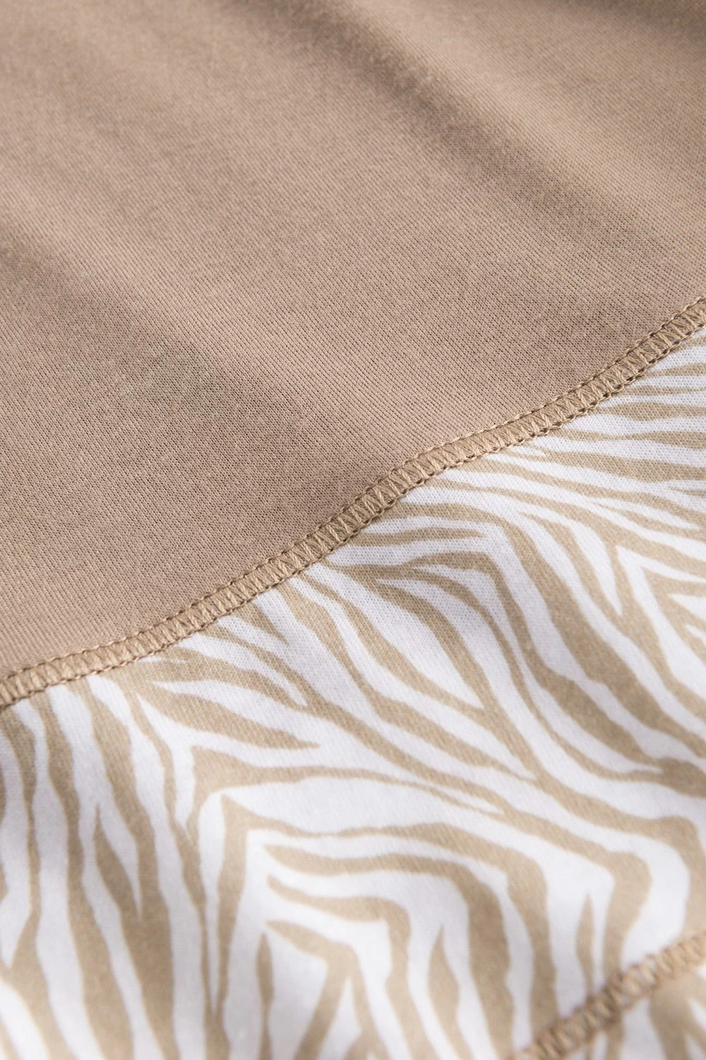 Shirt In Beige Mit Zebra-Druck Ziernähte A-Linie Mix & Match Baumwolle/Modal 7 Shirt In Beige Mit Zebra-Druck Ziernähte A-Linie Mix & Match Baumwolle/Modal - Image 7