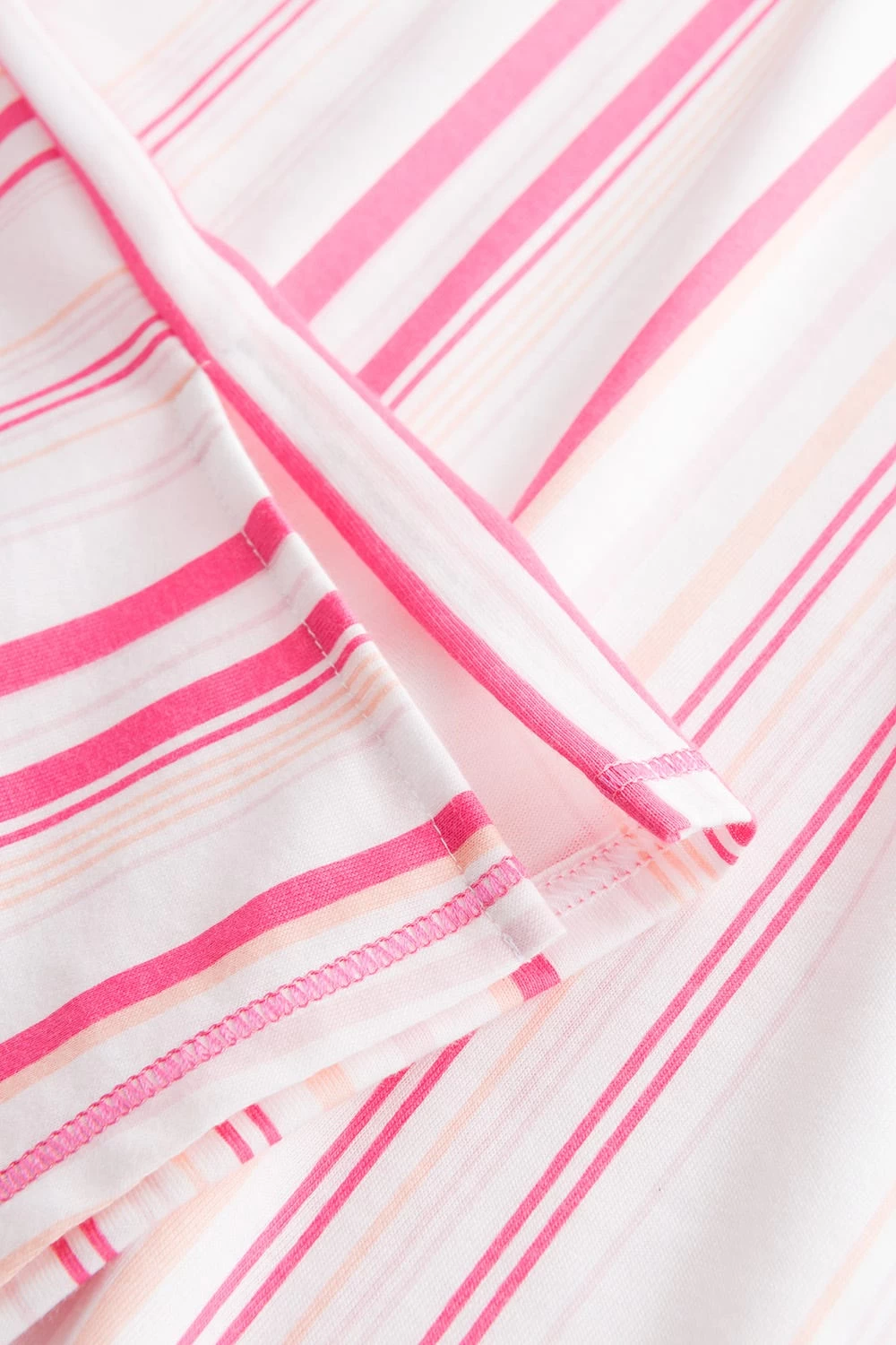 Nachtkleid Im Rosa Streifendruck V-Ausschnitt Ziernähte 100% Baumwolle 6 Nachtkleid Im Rosa Streifendruck V-Ausschnitt Ziernähte 100% Baumwolle - Image 6