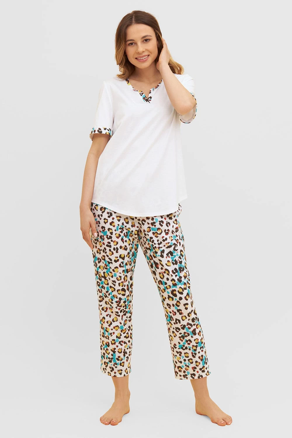 Pyjama Mit Buntem Leo-Druck Kurzarm 7/8-Hose 100% Baumwolle 1 Pyjama Mit Buntem Leo-Druck Kurzarm 7/8-Hose 100% Baumwolle