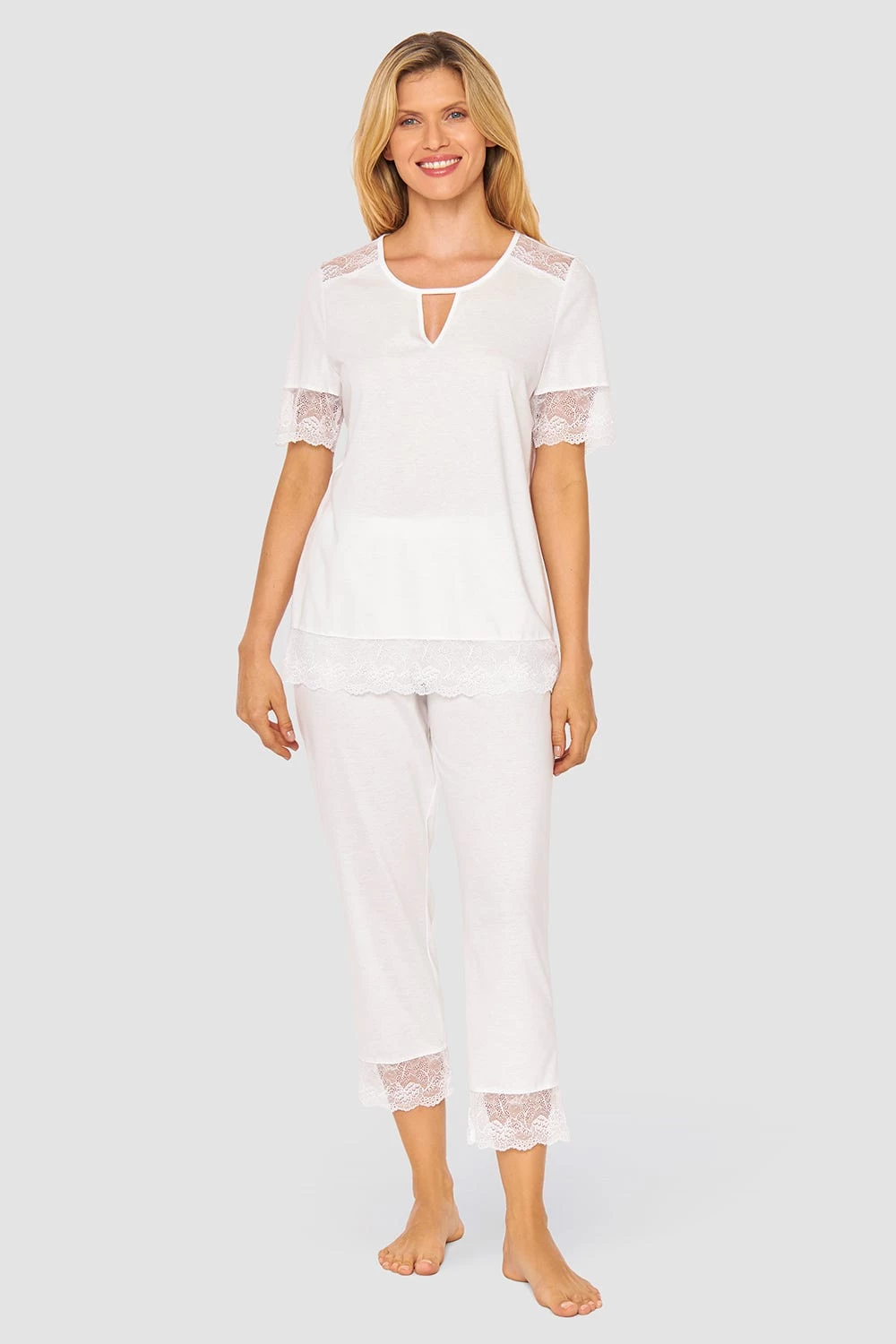 Pyjama Mit Eleganten Spitzendetails Weiß 100% Baumwolle 1 Pyjama Mit Eleganten Spitzendetails Weiß 100% Baumwolle