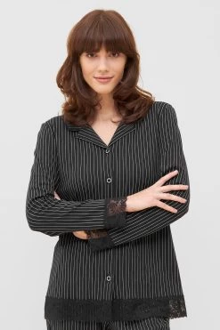 Pyjama Im Schwarzen Streifen-Druck Spitzendetails Herrenhemd-Stil 100% Baumwolle 10 Pyjama Im Schwarzen Streifen-Druck Spitzendetails Herrenhemd-Stil 100% Baumwolle -Pyjamas Für Zuhause 1233220 16601 3