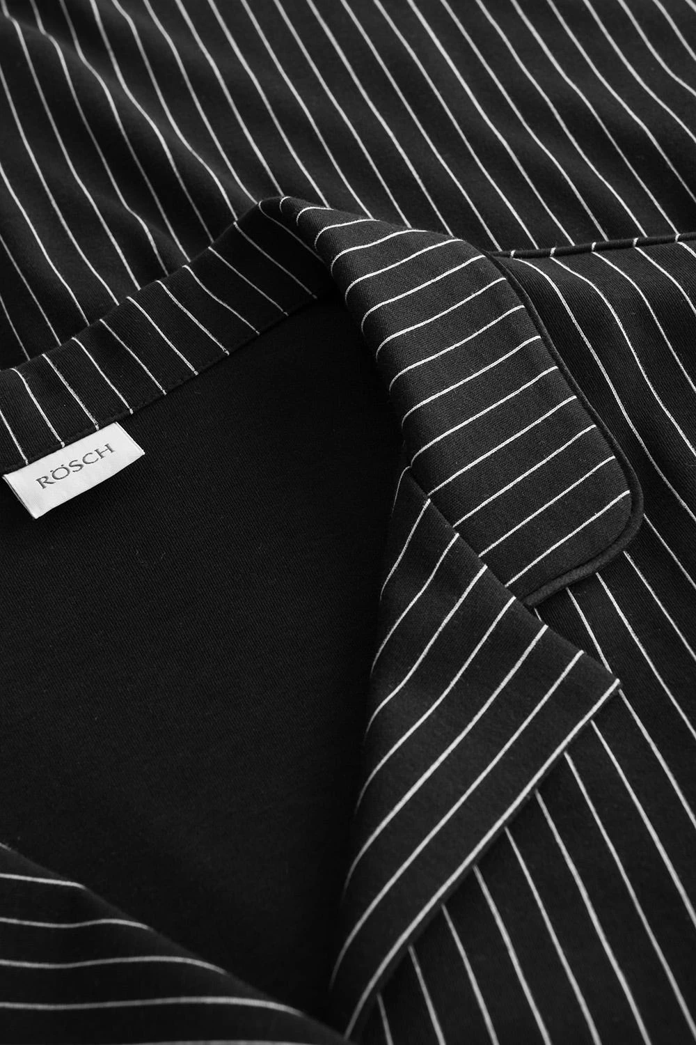 Pyjama Im Schwarzen Streifen-Druck Spitzendetails Herrenhemd-Stil 100% Baumwolle 5 Pyjama Im Schwarzen Streifen-Druck Spitzendetails Herrenhemd-Stil 100% Baumwolle - Image 5