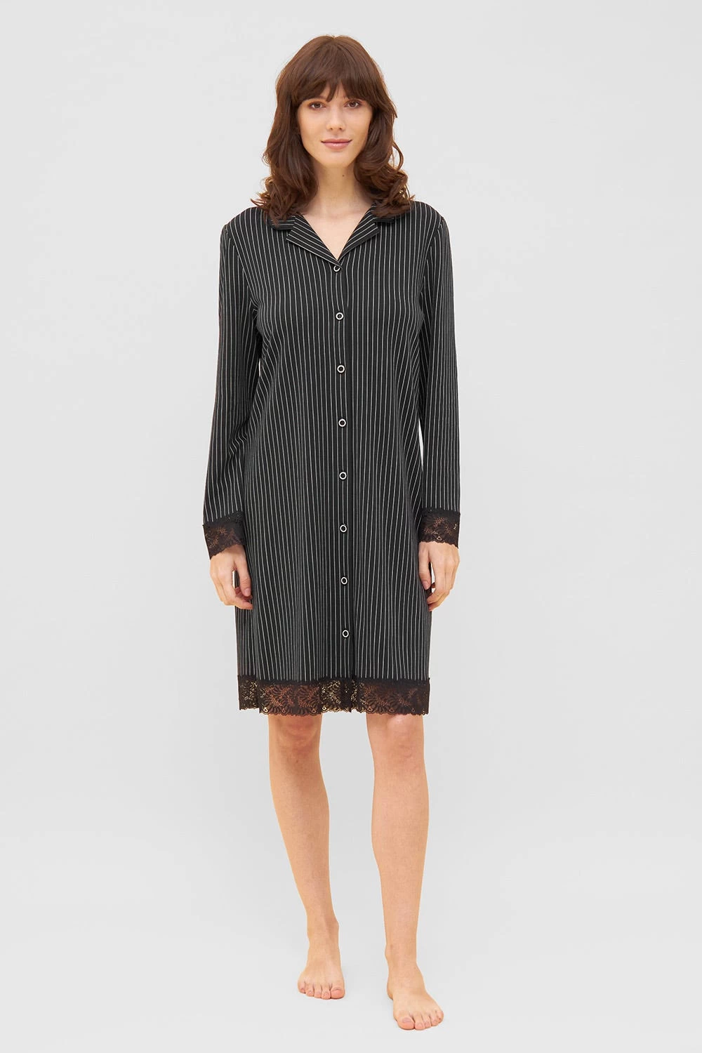 Nachthemd Im Schwarzen Streifen-Druck Spitzendetails Herrenhemd-Stil 100% Baumwolle 1 Nachthemd Im Schwarzen Streifen-Druck Spitzendetails Herrenhemd-Stil 100% Baumwolle