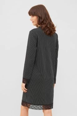 Nachthemd Im Schwarzen Streifen-Druck Spitzendetails Herrenhemd-Stil 100% Baumwolle 8 Nachthemd Im Schwarzen Streifen-Druck Spitzendetails Herrenhemd-Stil 100% Baumwolle -Pyjamas Für Zuhause 1233221 16601 2