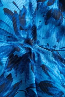 Badeanzug Im Blauen Blüten-Druck Wickeloptik Recyceltes Polyester/Elasthan -Pyjamas Für Zuhause 1235500 11573 3