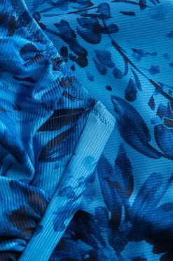 Badeanzug Im Blauen Blüten-Druck Wickeloptik Recyceltes Polyester/Elasthan -Pyjamas Für Zuhause 1235500 11573 5