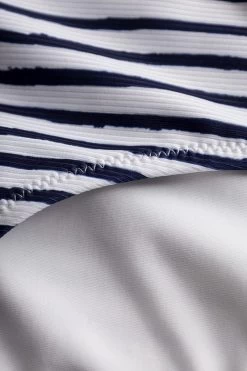 Bikini Hose Im Streifen-Druck Bänder Ripp Recyceltes Polyester/Elasthan 13 Bikini Hose Im Streifen-Druck Bänder Ripp Recyceltes Polyester/Elasthan -Pyjamas Für Zuhause 1235510 16822 6