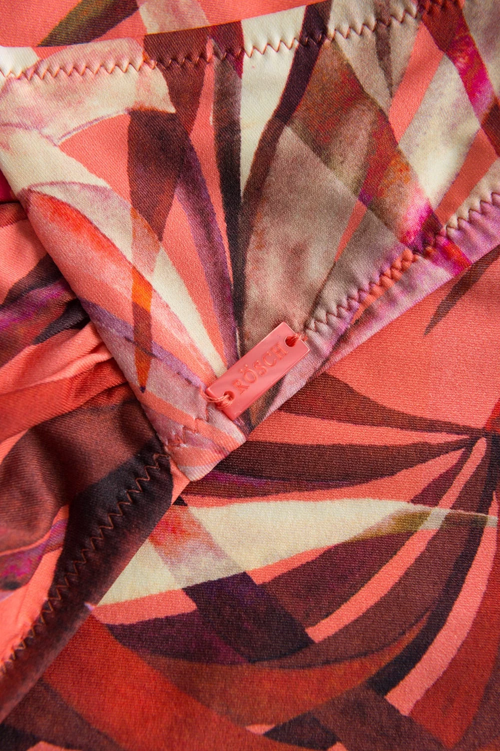 Bikini-Oberteil Mit Buntem Blätter-Druck Raffung Recyceltes Polyamid/Elasthan 6 Bikini-Oberteil Mit Buntem Blätter-Druck Raffung Recyceltes Polyamid/Elasthan - Image 6