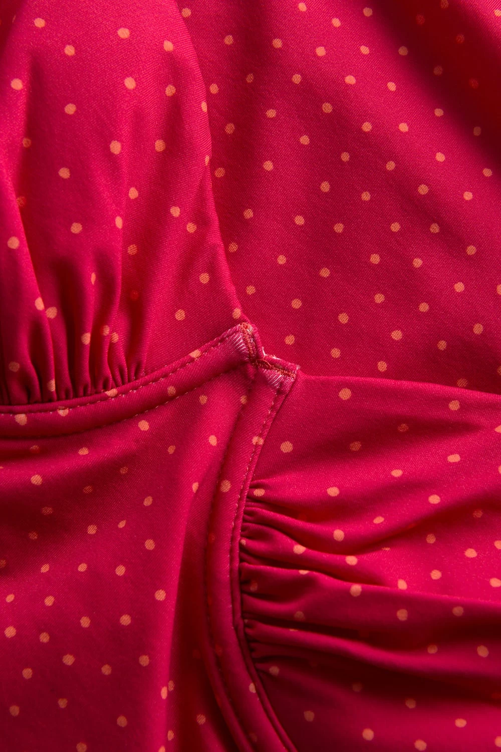 Badeanzug Im Pinken Mini-Tupfen-Druck Recyceltes Polyamid/Elasthan 4 Badeanzug Im Pinken Mini-Tupfen-Druck Recyceltes Polyamid/Elasthan - Image 4