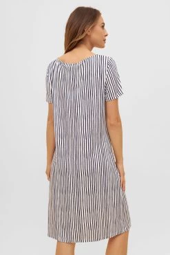 Strandkleid Im Streifen-Druck Asymmetrisch Sommer Viskose/Elasthan 8 Strandkleid Im Streifen-Druck Asymmetrisch Sommer Viskose/Elasthan -Pyjamas Für Zuhause 1235605 16822 2