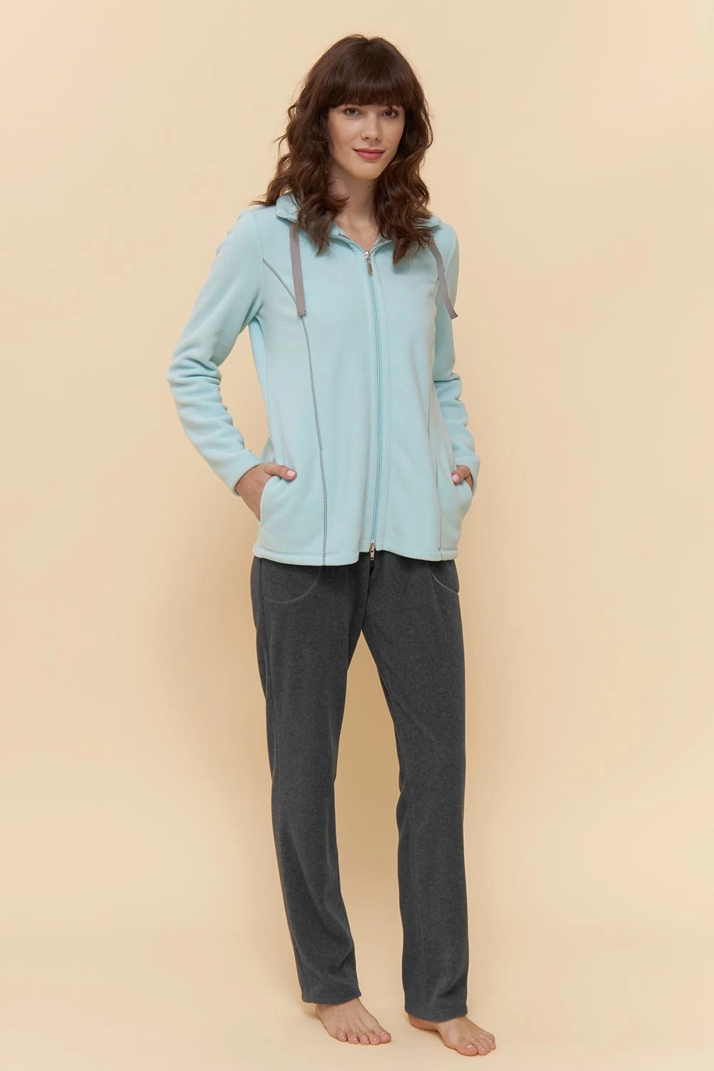 Hausanzug Aus Kuscheligem Fleece 1 Hausanzug Aus Kuscheligem Fleece