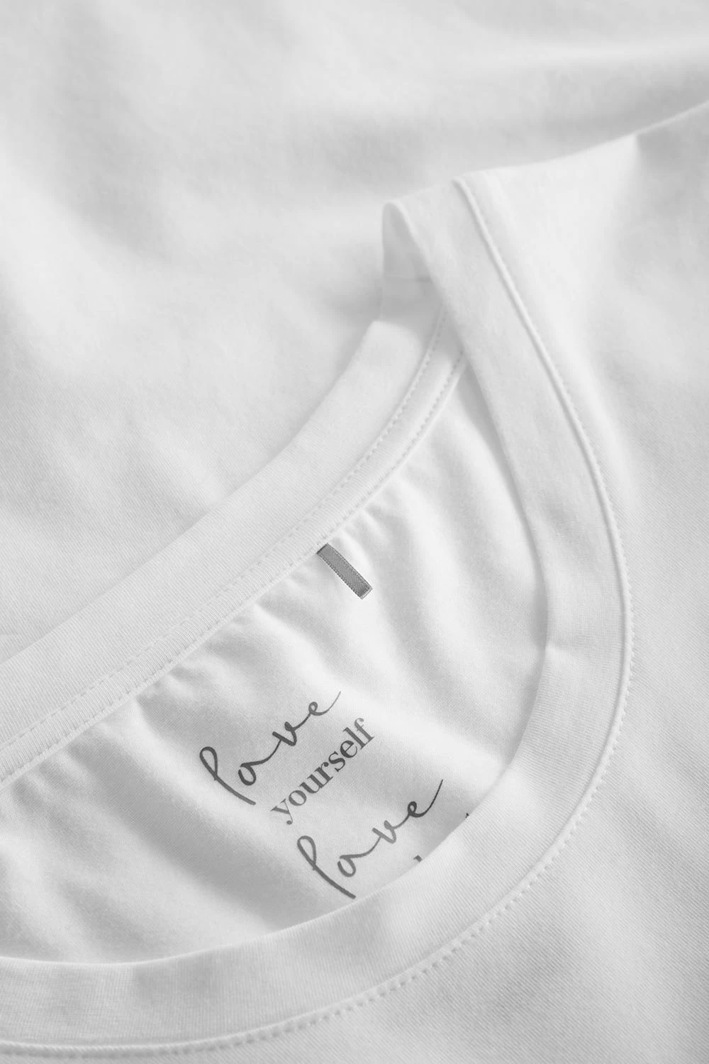 Basic T-Shirt Weiß Uni Stickereidetail Bio-Baumwolle/Elasthan Thx 5 Basic T-Shirt Weiß Uni Stickereidetail Bio-Baumwolle/Elasthan Thx - Image 5