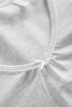 Bigshirt Mit Dezenter Spitzenborte -Pyjamas Für Zuhause img5c262d644e4de4.42413853